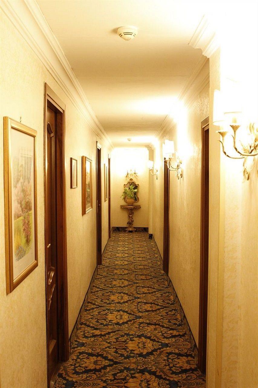 โรงแรมเพซ เฮลเวเซีย โรม ภายนอก รูปภาพ